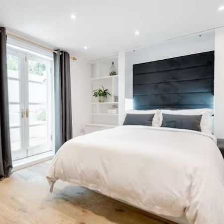 Well-Positioned Studio Flat Londra Exterior foto