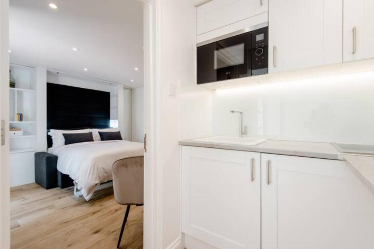 Well-Positioned Studio Flat Londra Exterior foto