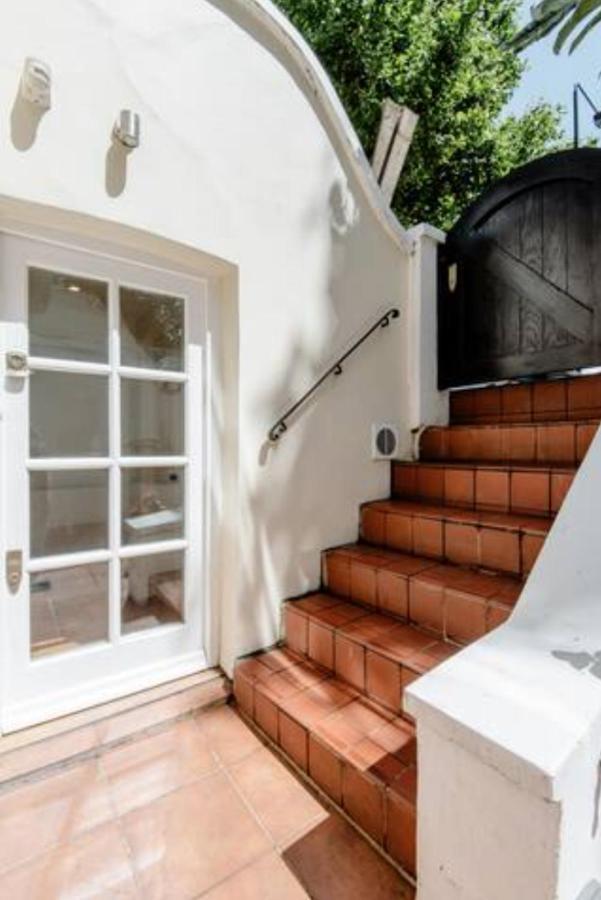 Well-Positioned Studio Flat Londra Exterior foto