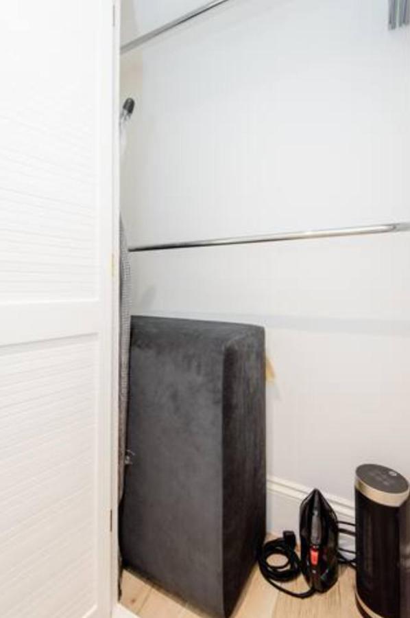 Well-Positioned Studio Flat Londra Exterior foto