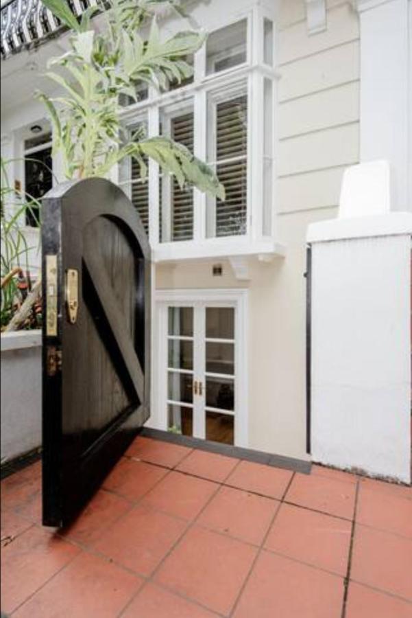 Well-Positioned Studio Flat Londra Exterior foto